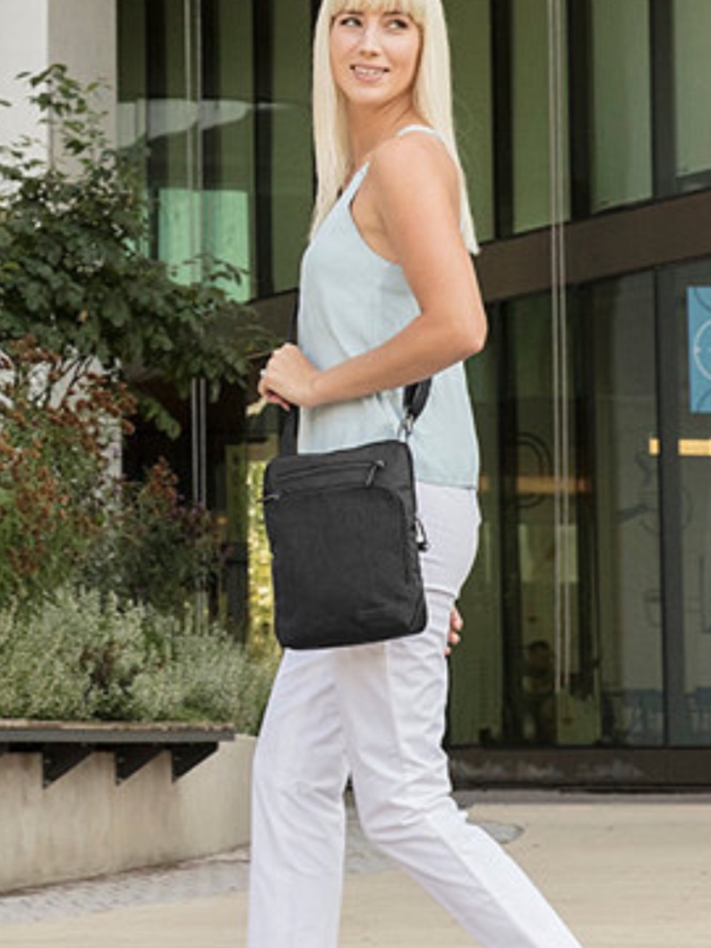Travelon Anti-Theft Metro Crossbody New without tag